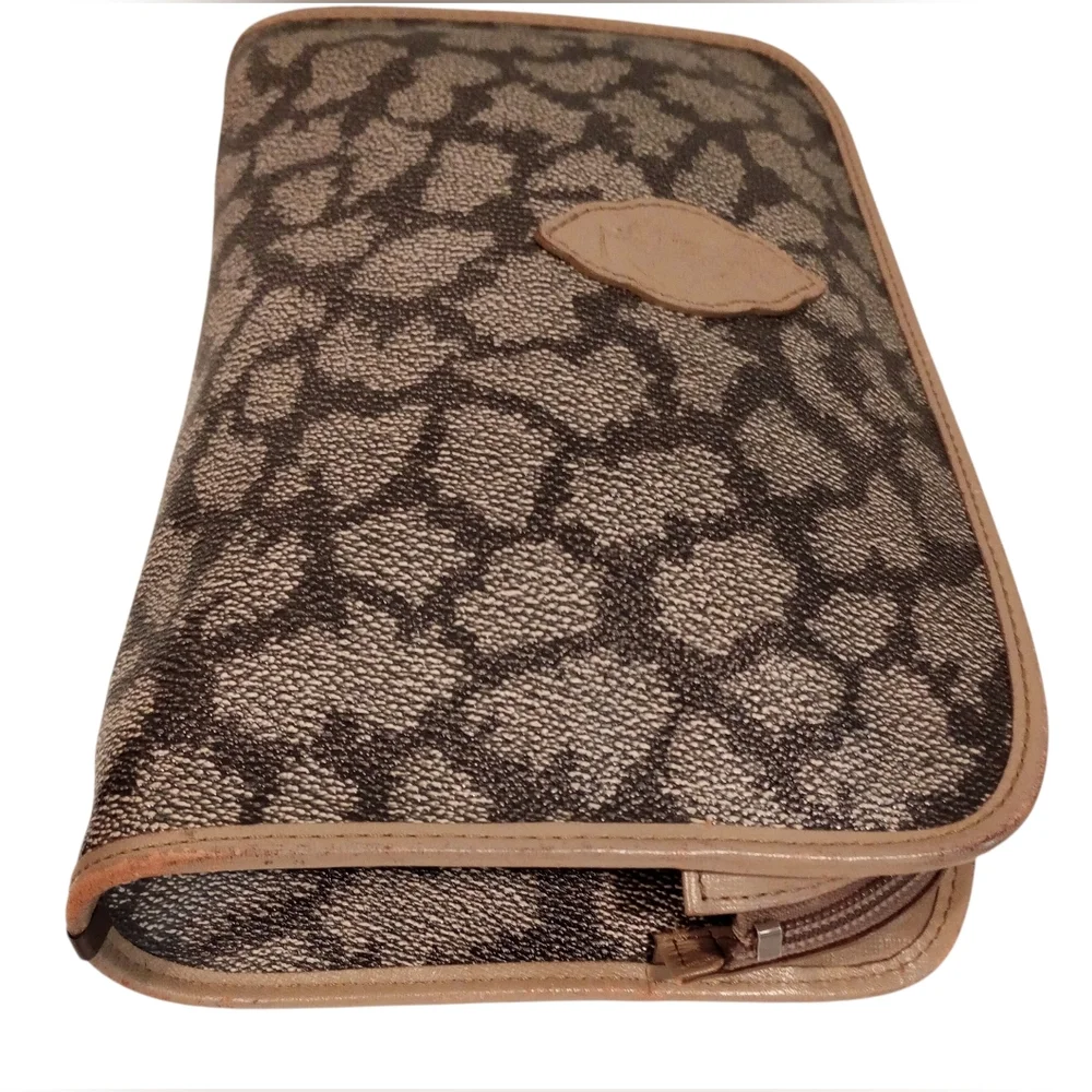 Yves Saint Laurent Giraffe Print Clutch/Cosmetic bag W/ COA - Picture 9 of 16